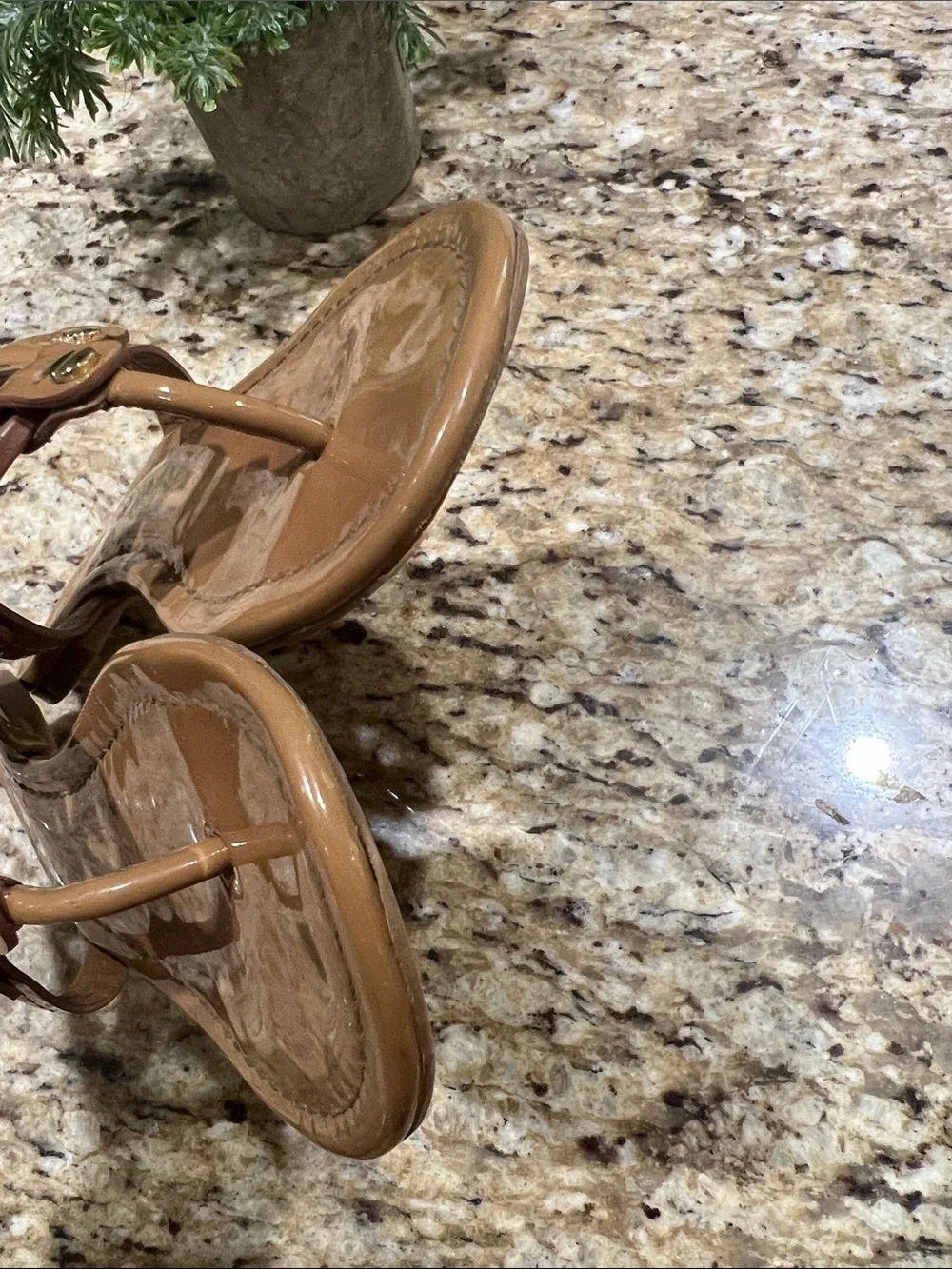 TORY BURCH Miller Tan Patent Leather Thong Sandal 6M